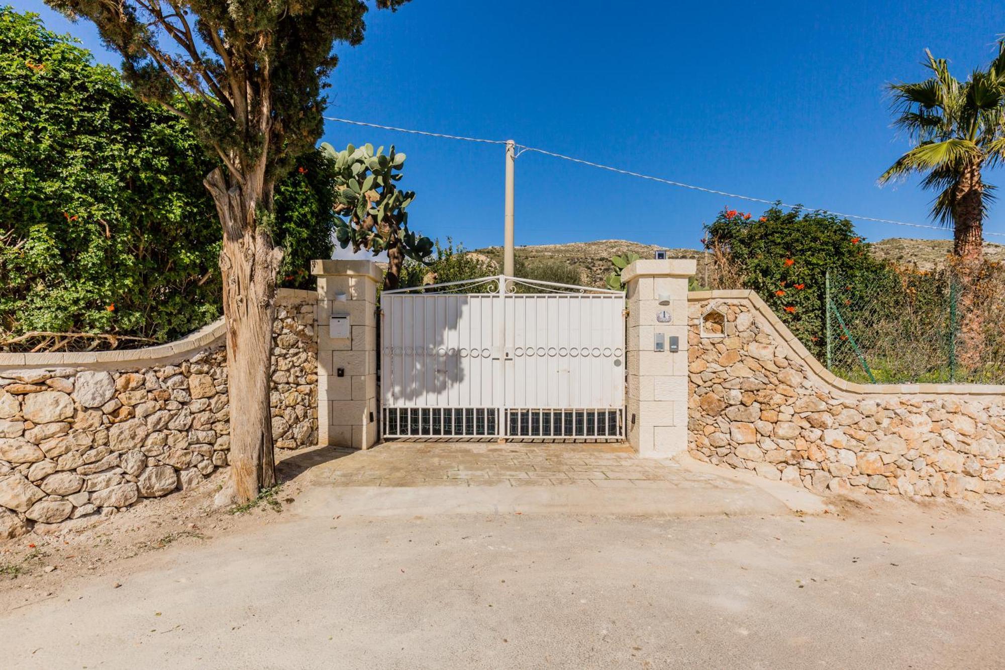 הוילה אבולה Authentic Sicilian Charm, Pool, Sea View, Wi-Fi & Parking מראה חיצוני תמונה