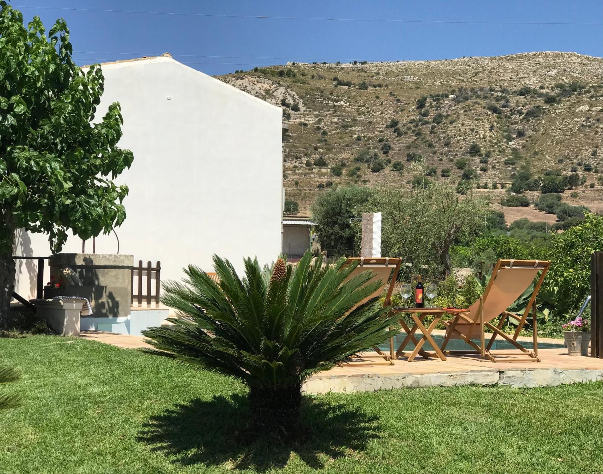הוילה אבולה Authentic Sicilian Charm, Pool, Sea View, Wi-Fi & Parking מראה חיצוני תמונה